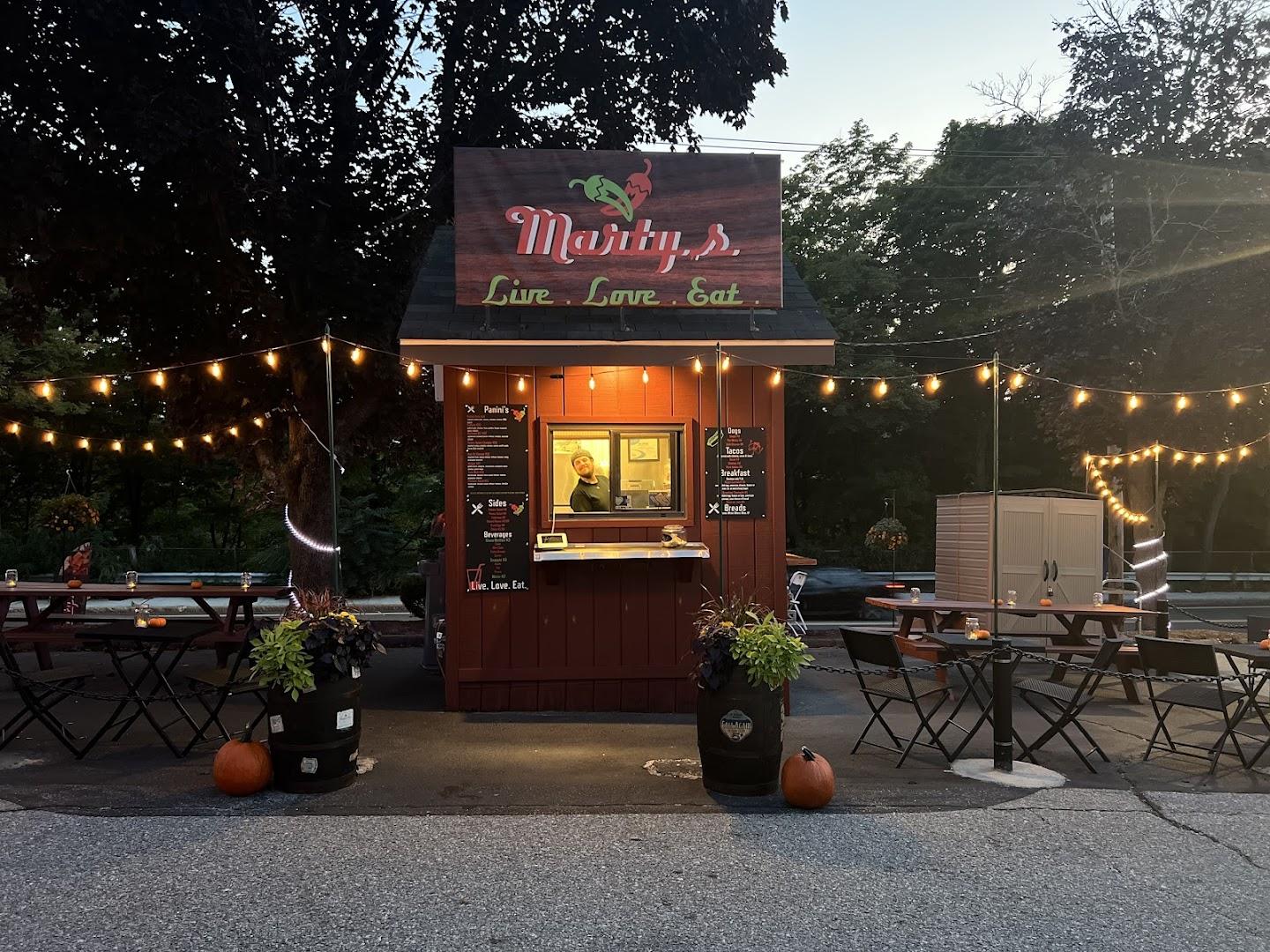 Marty'z Roadside Kitchen and Eatery